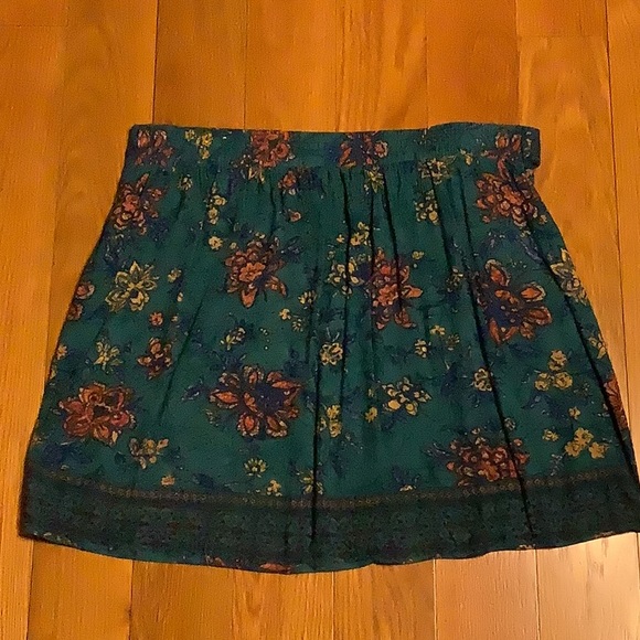 Maurice’s floral teal combo skirt, size large in excellent condition. - Picture 4 of 7